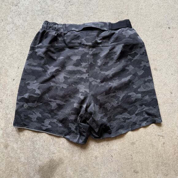 Men's Lululemon Variegated Mesh Camo Black Lined Surge Running Short 6" Sz Small - Picture 1 of 6